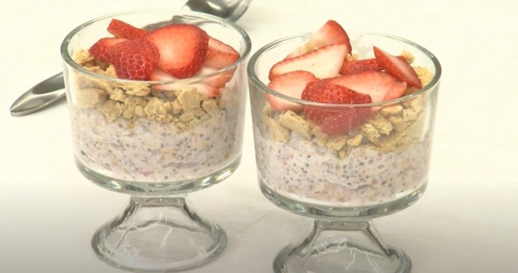 strawberry-raspberry oatmeal cheesecake smoothie recipe