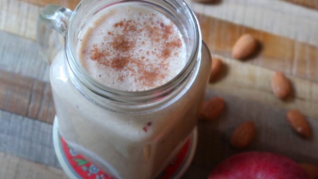 cinnamon bun breakfast smoothie recipe