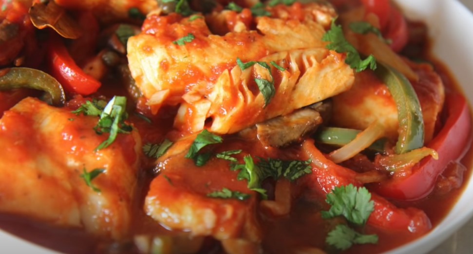 skillet fish fillet with tomatoes, white wine and capers recipe