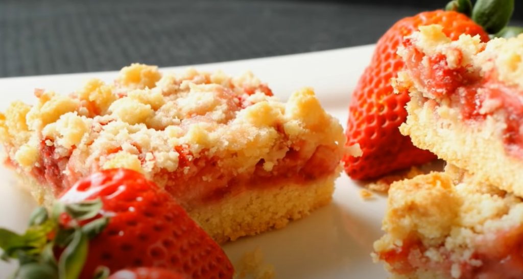 strawberry sundae crunch bar cookies recipe