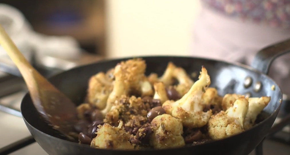 cauliflower with olives and dates (coliflor con aceitunas y datiles) recipe