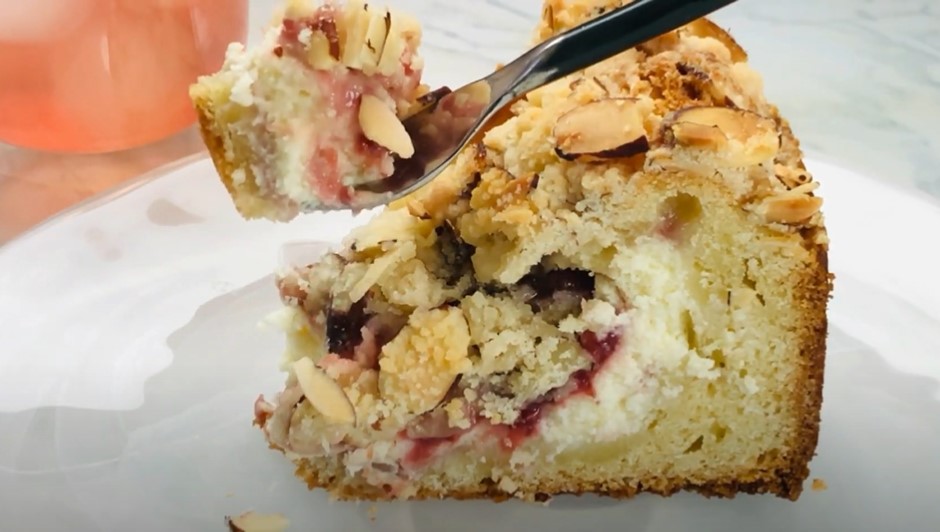 strawberry cream cheese coffee cake recipe