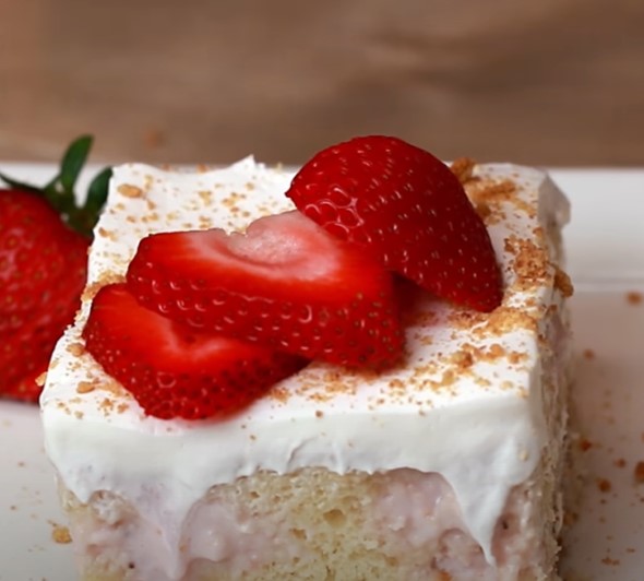 strawberry poke cake recipe