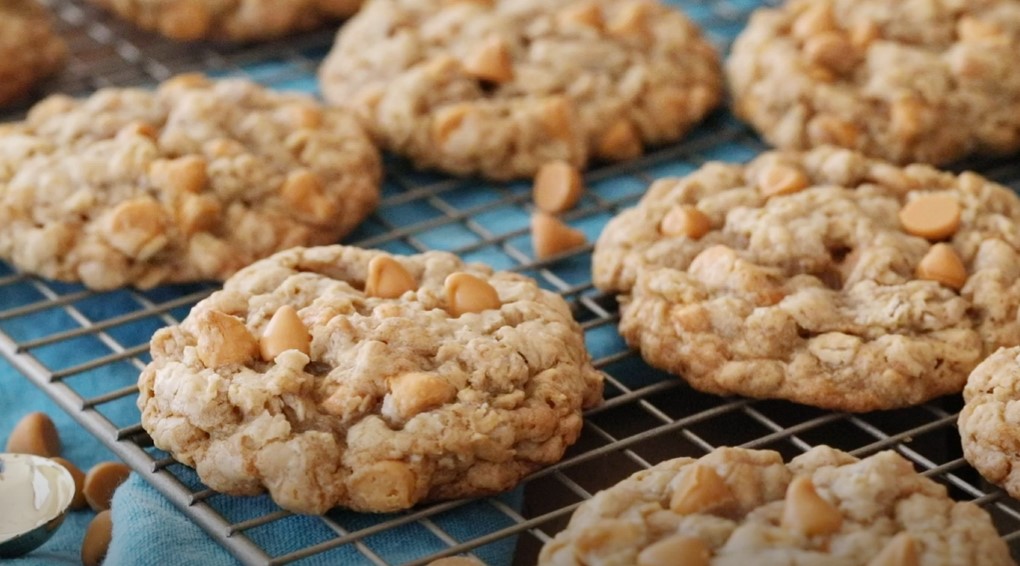 cinnamon-spiced oatmeal scotchies recipe