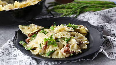 5-ingredient asparagus pasta recipe