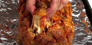 garlic butter pizza pull apart bread recipe