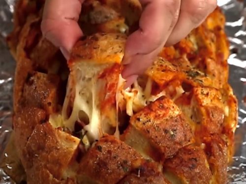 garlic butter pizza pull apart bread recipe