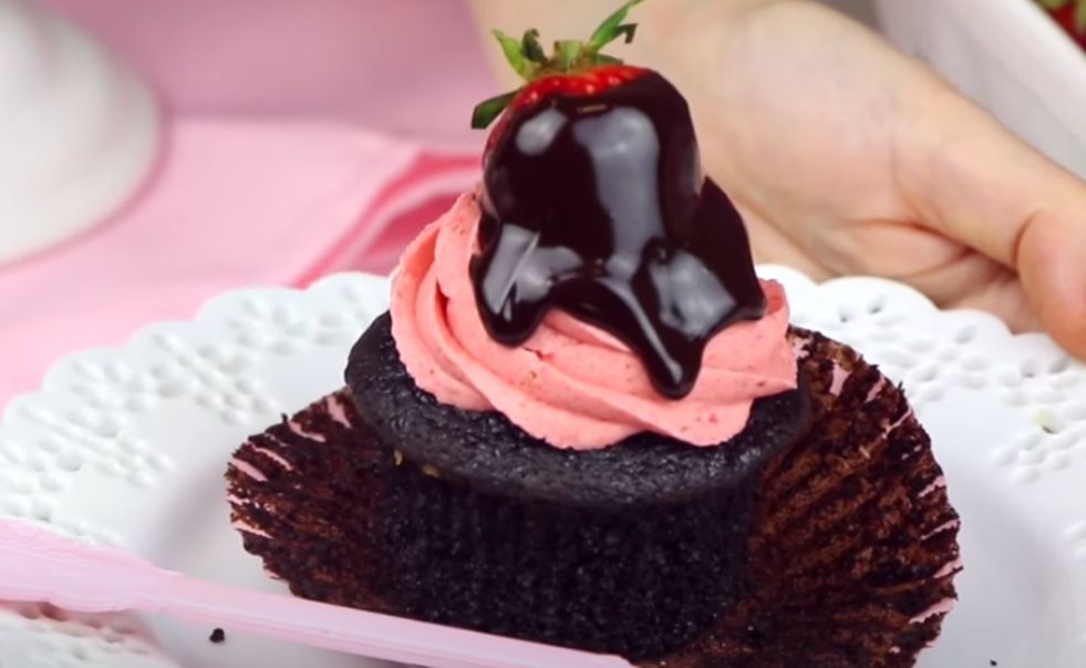 Chocolate Covered Strawberry Cupcakes Recipe
