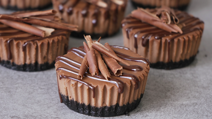 five-ingredient chocolate cheesecake cups recipe