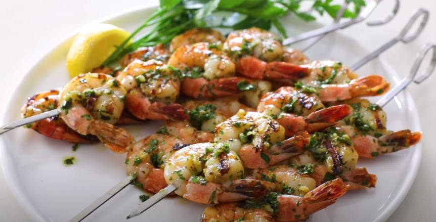 grilled shrimp skewers with tomato, garlic & herbs recipe