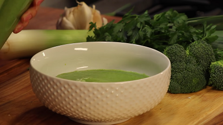 healthy green soup with lemon and cayenne recipe