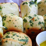 individual cheesy pull-apart garlic rolls