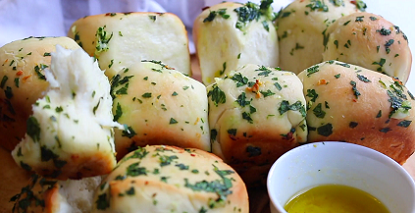 individual cheesy pull-apart garlic rolls