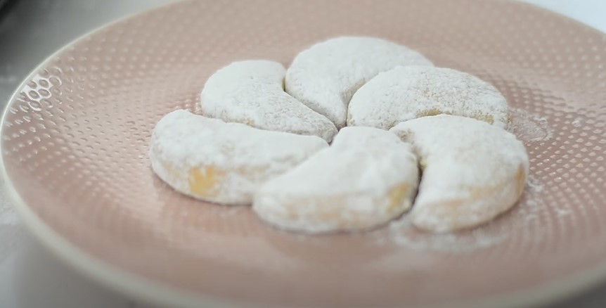 Jam-Filled Mezzaluna Cookies Recipe