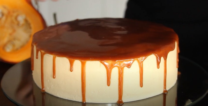 pumpkin cake with caramel-cream cheese recipe
