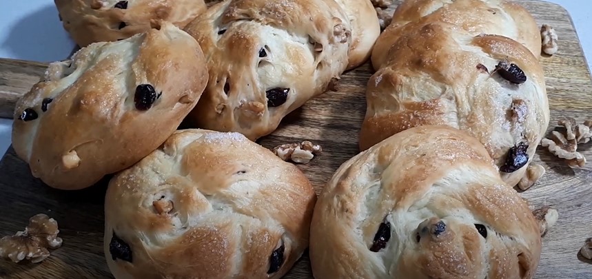 Savory Cranberry and Walnut Biscuits Recipe