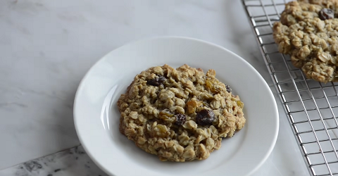 soft and chewy oatmeal raisin cookies recipe