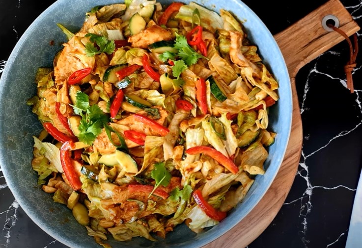 thai chicken salad with peanut dressing recipe