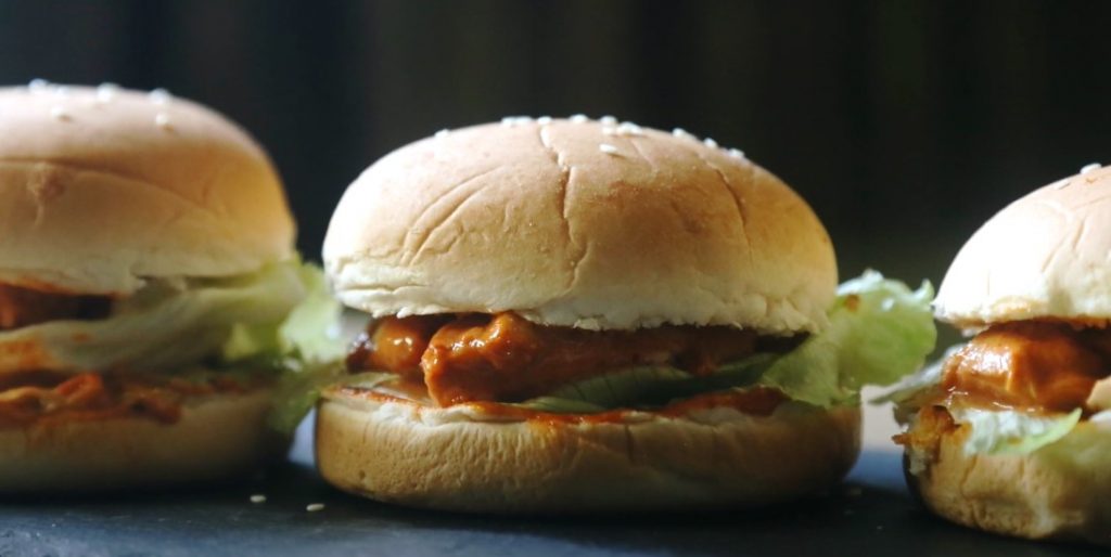 sour cream and sweet chilli chicken burgers recipe