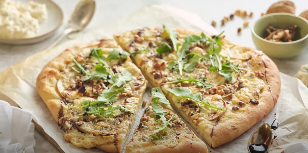 pear, blue cheese, and walnut pizza recipe
