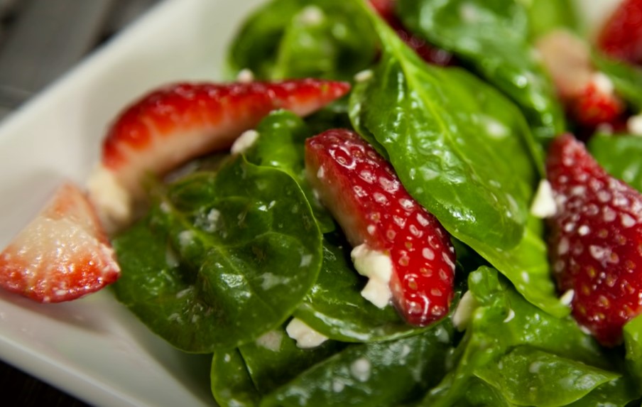 strawberry crunch spinach salad recipe