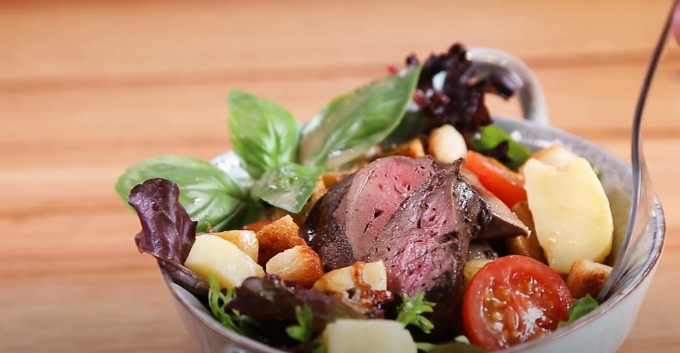 chicken liver salad with hot bacon dressing and croutons recipe