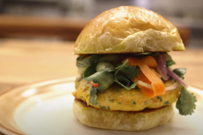 naked salmon burgers with sriracha mayo recipe