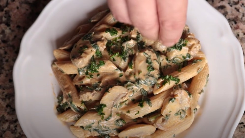 pasta with spinach, mushrooms, and brown butter recipe