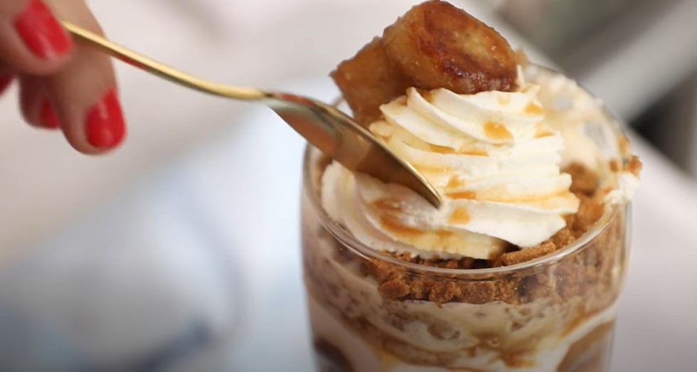 vanilla sundaes with crisped rice-and-peanut crunch recipe