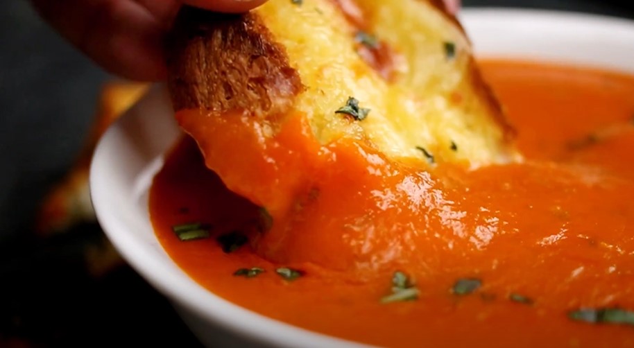 Creamy Roasted Tomato Basil Soup Recipe