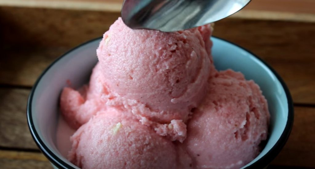 white chocolate and strawberry ice cream recipe