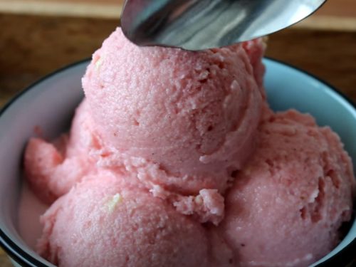 white chocolate and strawberry ice cream recipe