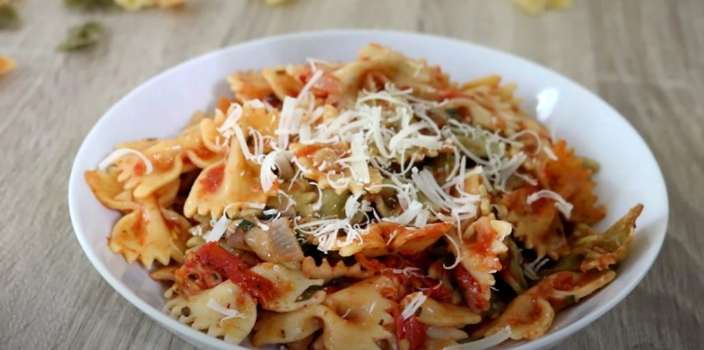 bow-tie pasta with red pepper sauce recipe