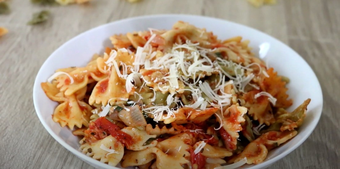 BowTie Pasta With Red Pepper Sauce Recipe