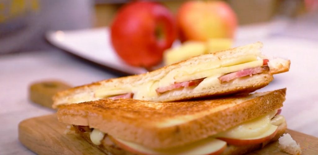 smoked gouda grilled cheese with apples and bacon recipe