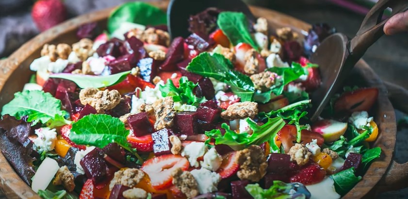 baby greens salad with goat cheese, beets and candied pecans recipe