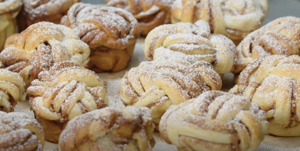 apple cinnamon roll muffins recipe