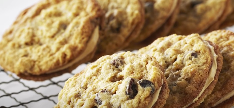 soft crumb oatmeal raisinet cookies recipe