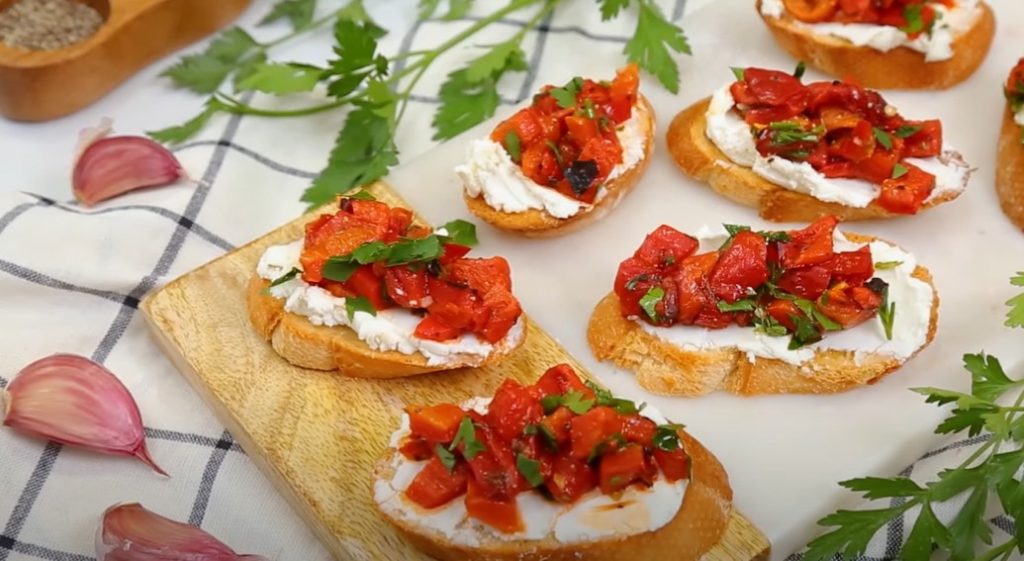 pear, raspberry and goat cheese crostini recipe