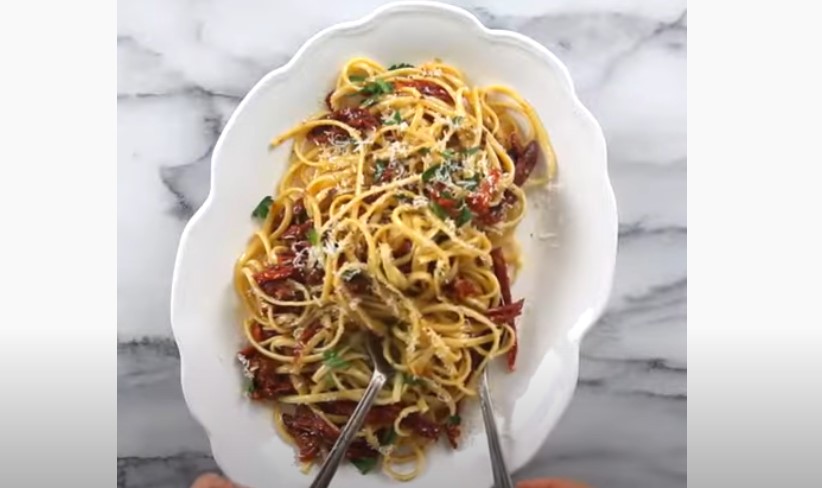 spaghetti with scallops, sun-dried tomatoes and olives recipe