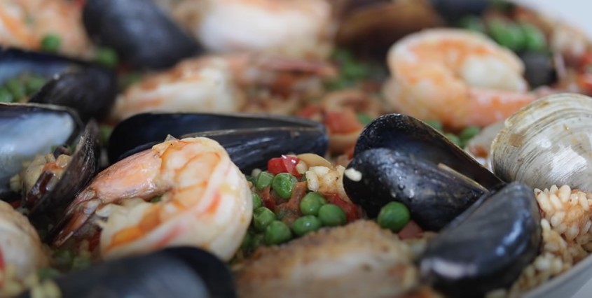 weeknight seafood paella recipe