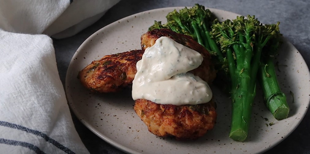 raspberry salmon cakes with chipotle aioli recipe