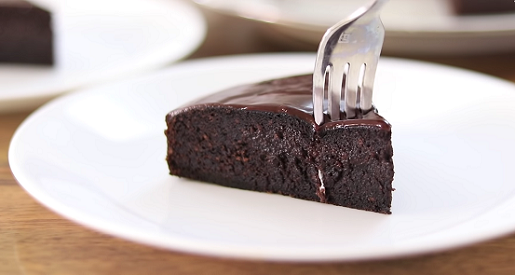 5-ingredient fudge cake recipe