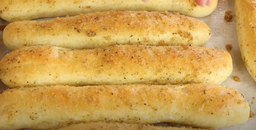 Breadstick Recipe (Olive Garden Copycat)