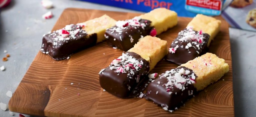 Chocolate Peppermint Dipped Shortbread Cookies Recipe