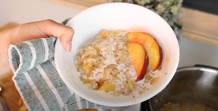 Instant Pot Peaches and Cream Oatmeal Recipe