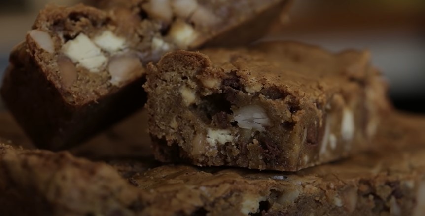 Chocolate Chip Pecan Blondie Recipe