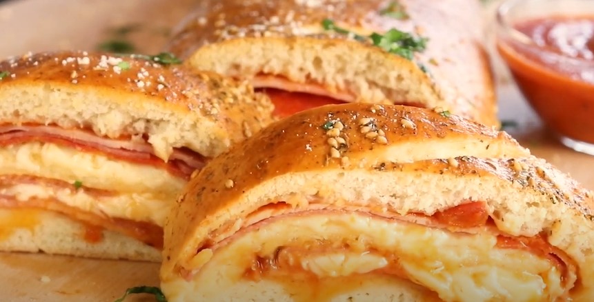Easy Ham and Swiss Stromboli Recipe