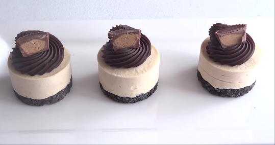 peanut butter chocolate mini cheesecakes recipe