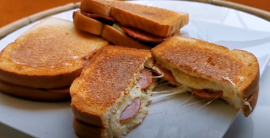 Pepperoni Pizza Grilled Sandwiches Recipe: How to Make It